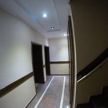 Megklaus Tirana